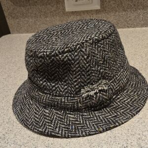 HANNA HATS OF DONEGAL PURE NEW WOOL HAT. GRAY HERRINGBONE. MEDIUM. MADE IRELAND.